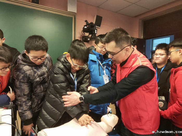 一次急救培训,千名师生受训